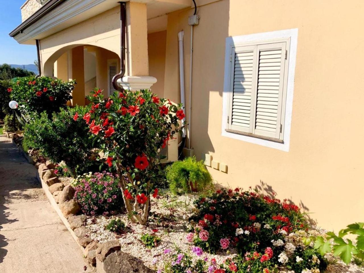 Ferienwohnung Dolce Hibiscus Olbia Exterior foto